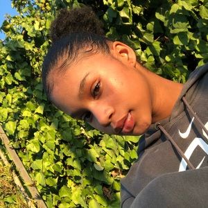 Meet your Posher, Amara